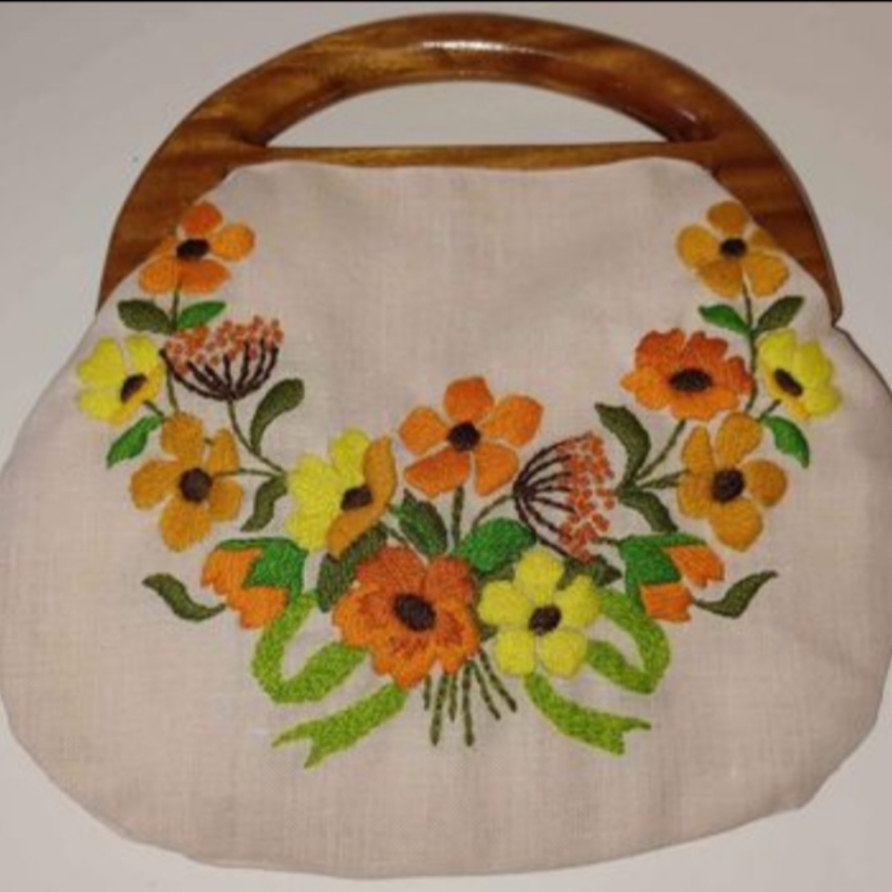 VTG BOHO Embroidered 70s handmade bag with wooden handles